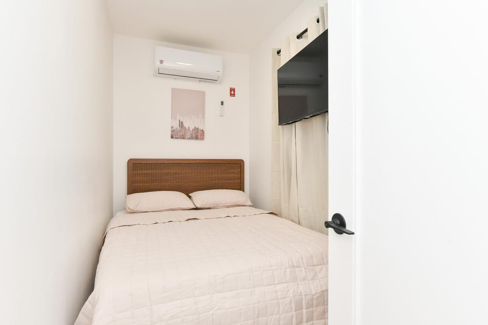 Authentic NYC 2BR Near Central Park Apartment in Upper West Side