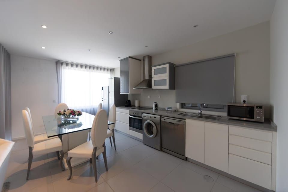Kitchen or kitchenette, Dining area, dishwasher, minibar, oven, pet friendly, stove, toaster
