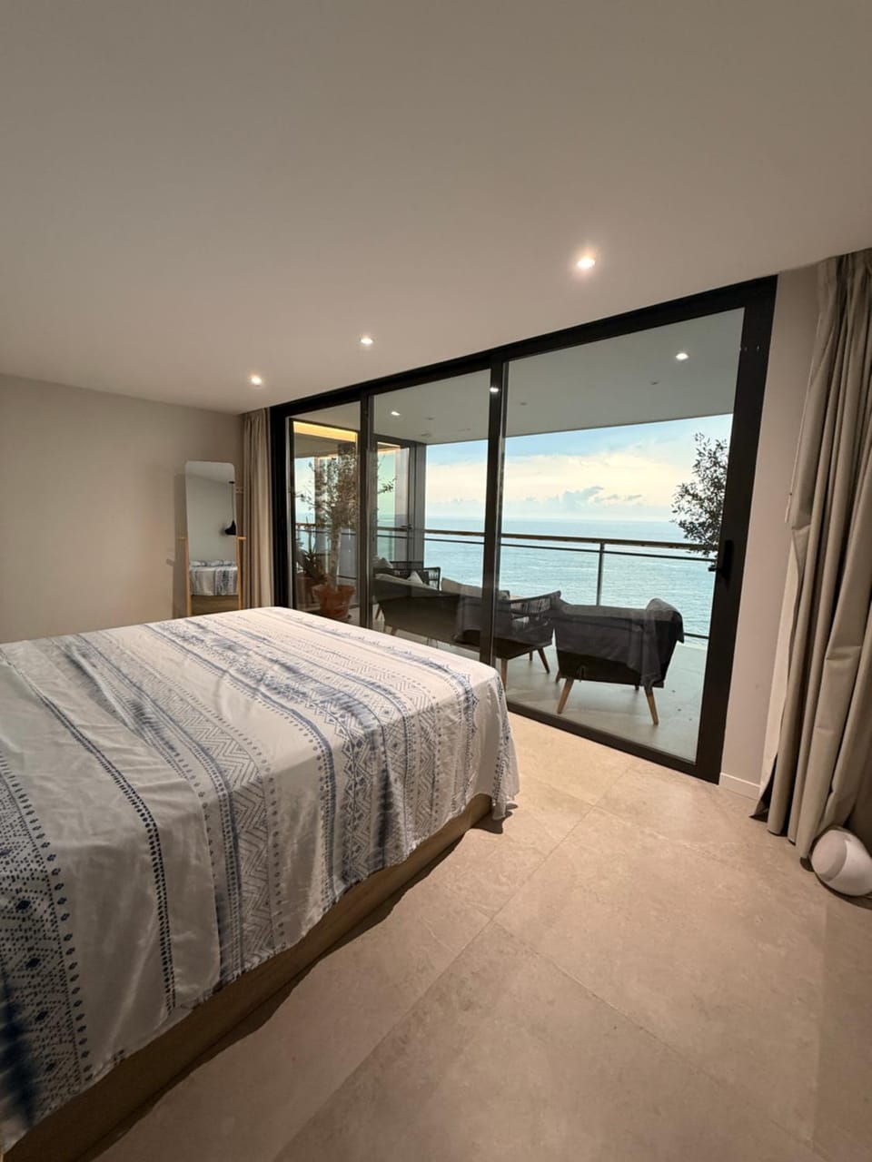 Bed, Balcony/Terrace, Photo of the whole room, Bedroom, Sea view