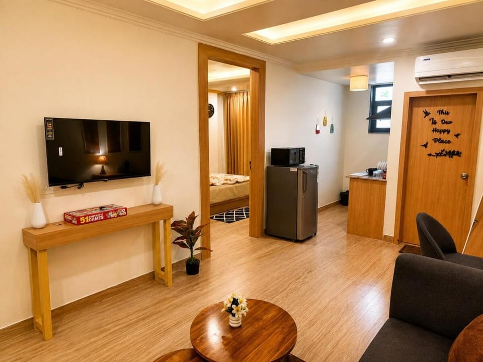 Communal lounge/ TV room, TV and multimedia, Kitchen or kitchenette, Living room, Seating area, Evening entertainment