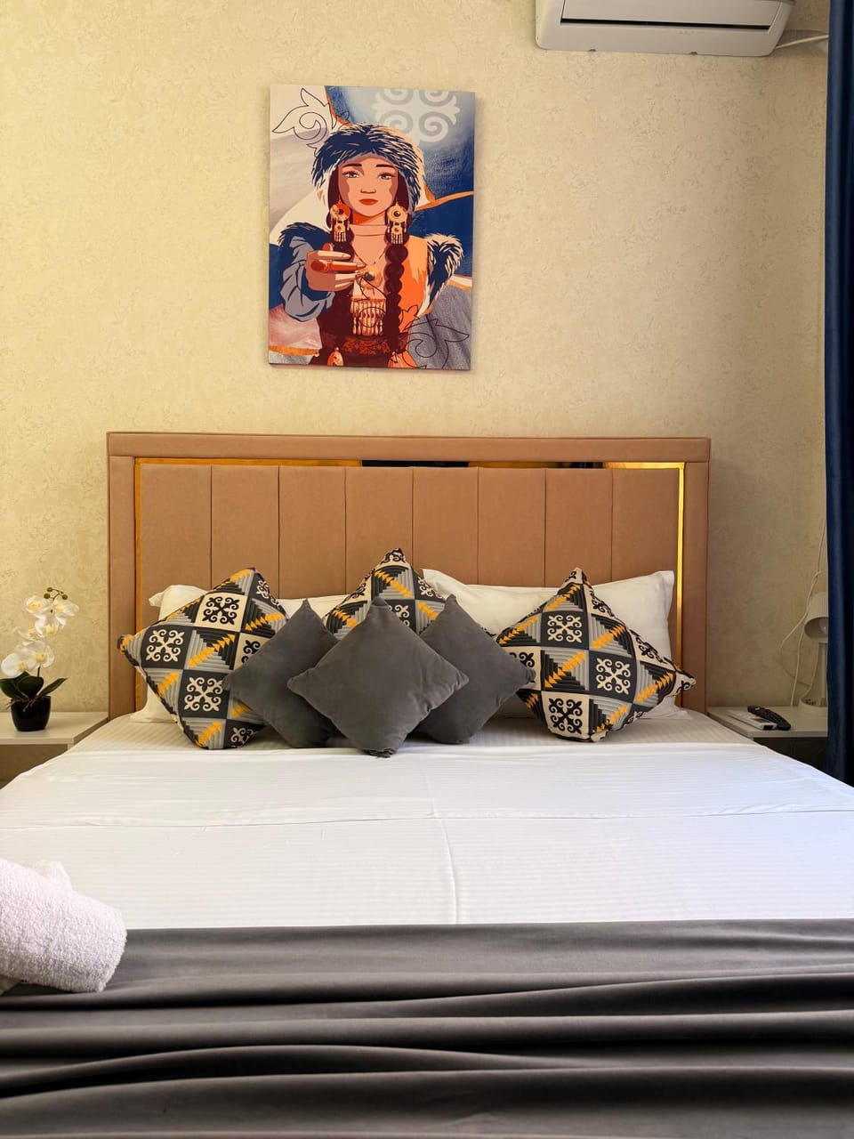 Bed, Photo of the whole room, Bedroom, air conditioner