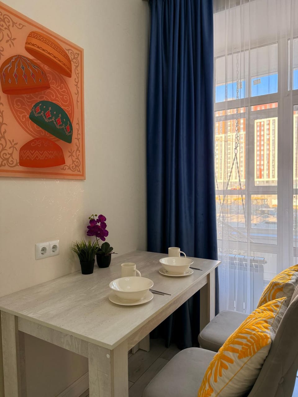 Bed, Living room, Photo of the whole room, Seating area, Dining area, Bedroom