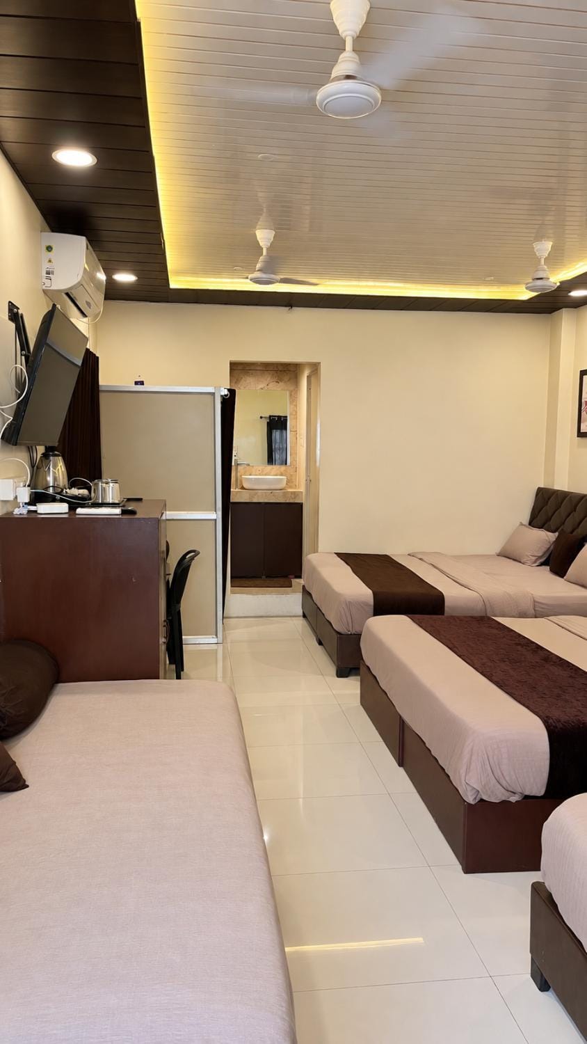 Bed, TV and multimedia, Bedroom, wardrobe, air conditioner