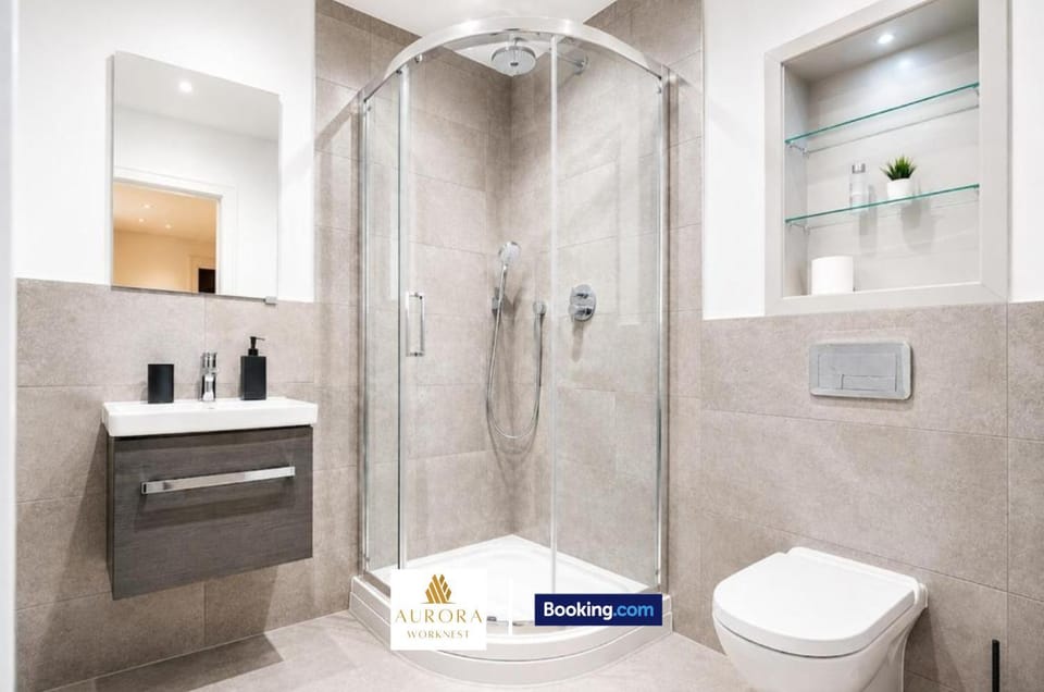 Shower, Toilet
