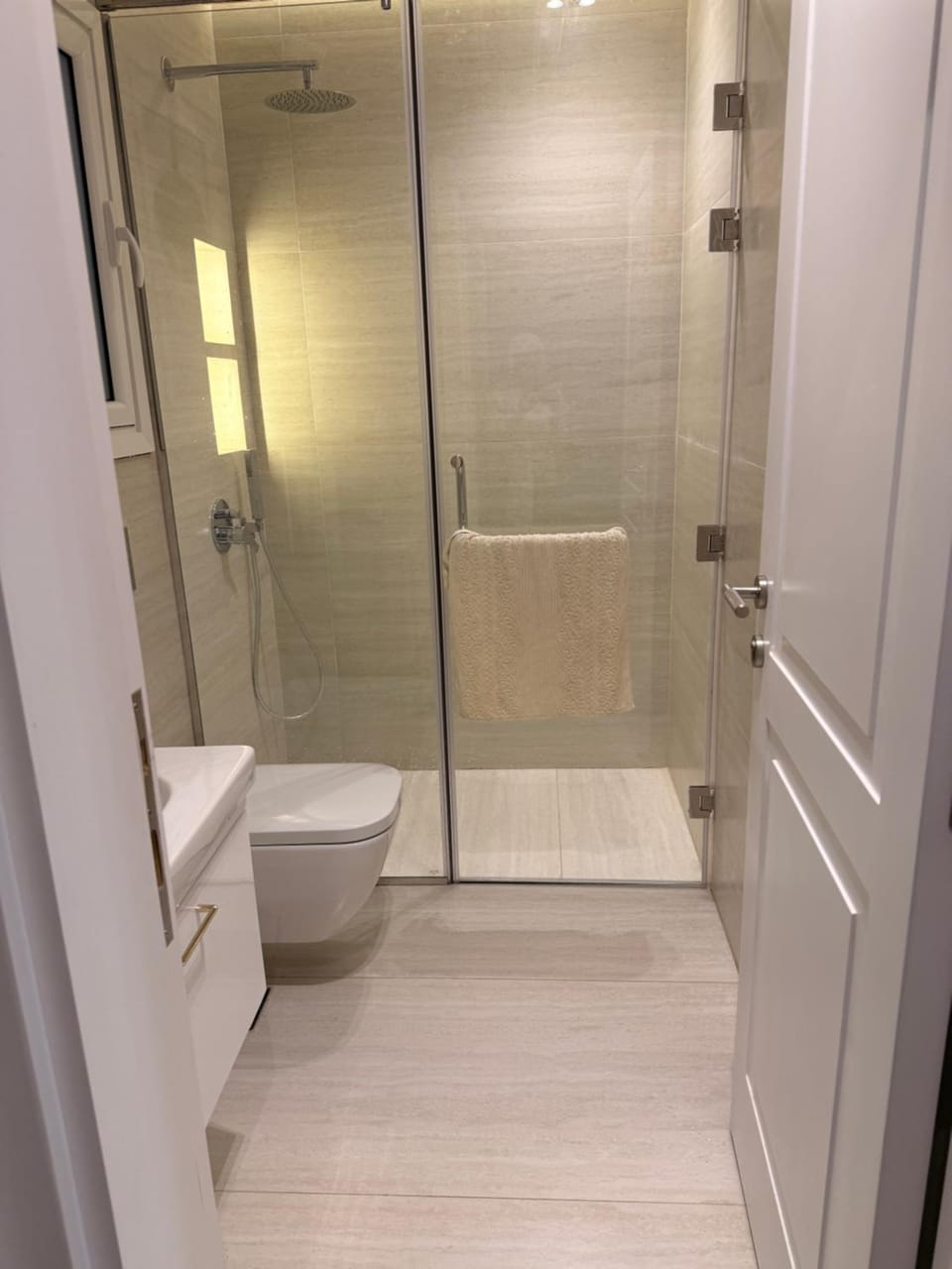 التجمع الخامس عماره حى الأندلس امام ميفيدا والقطااميه ديونز Apartment in New Cairo City