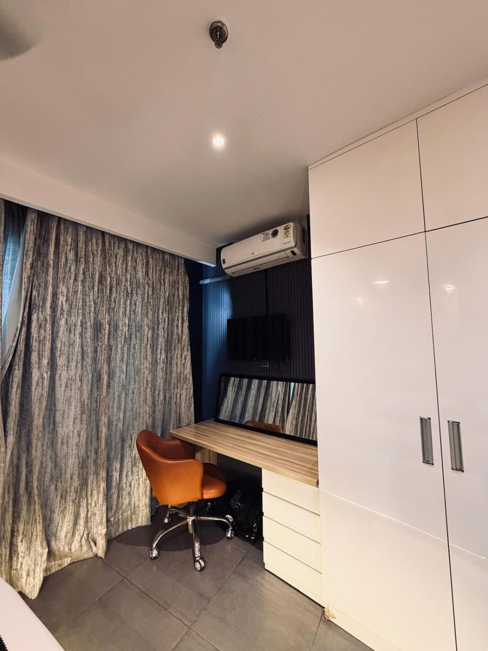 Luxury Studio with River and Sunset Views Apartment in Noida