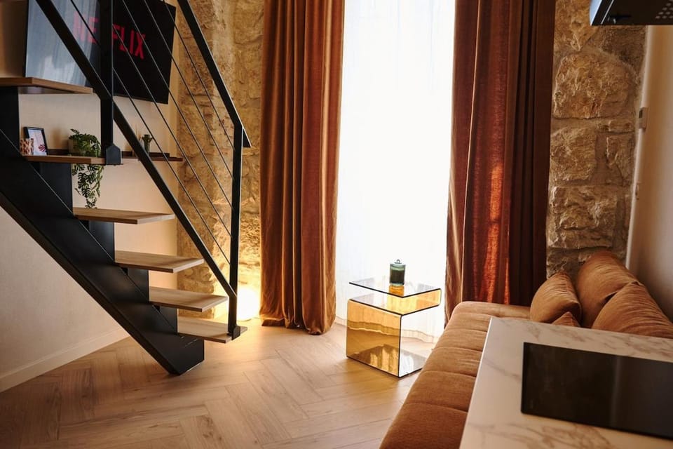 Beautiful Duplex - Nice Center - AC, WiFi Apartment in Nice