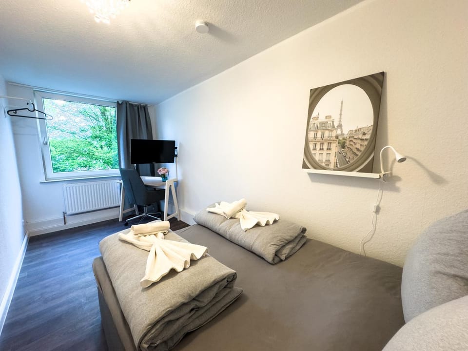 TV and multimedia, Photo of the whole room, Bedroom, towels