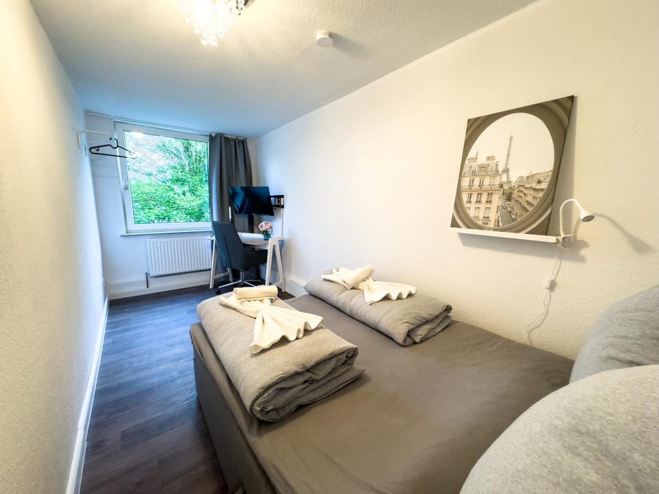 TV and multimedia, Photo of the whole room, Bedroom, towels