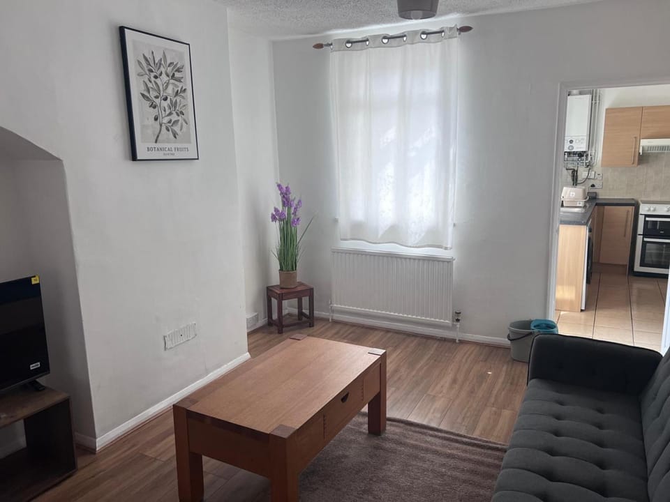 Bed, Seating area