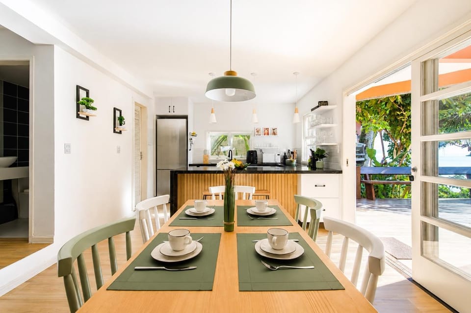 Food and drinks, Seating area, Dining area, Food, minibar, kitchen, kitchen