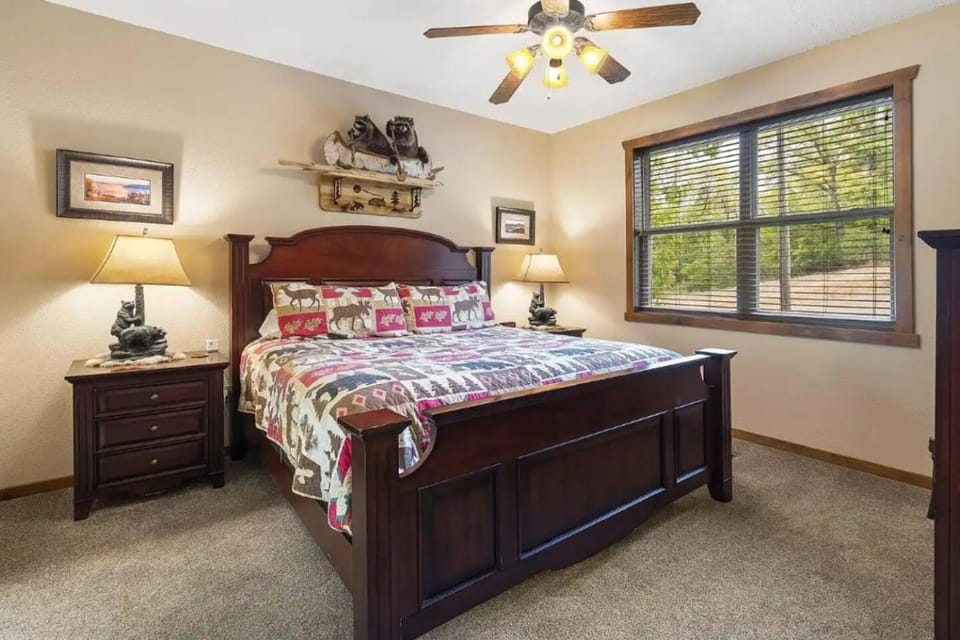 3 min to SDC! 8 Beds6 Bath Game Room NO STEPS House in Indian Point