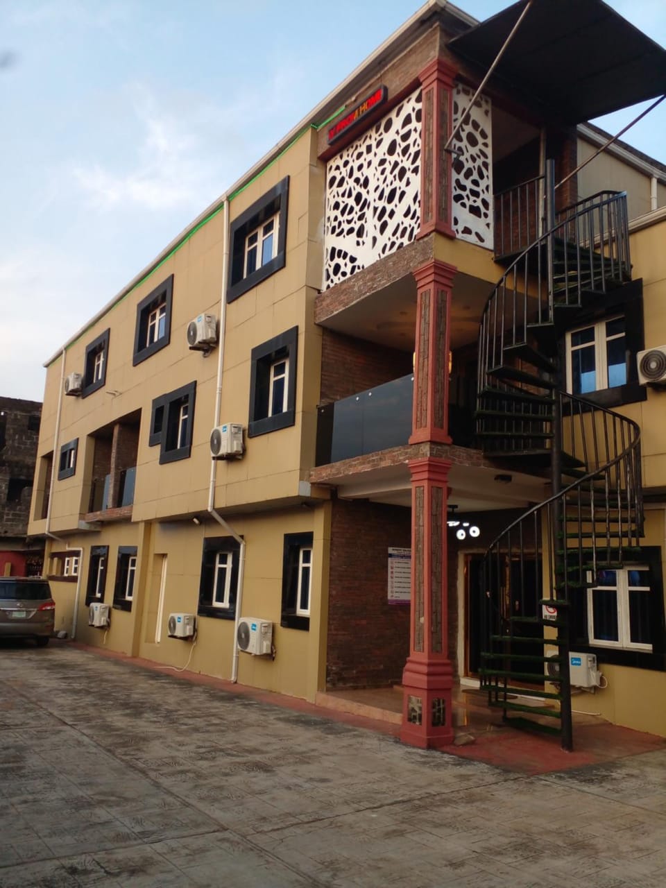 Moment Barkseal hotel & suites Hotel in Lagos