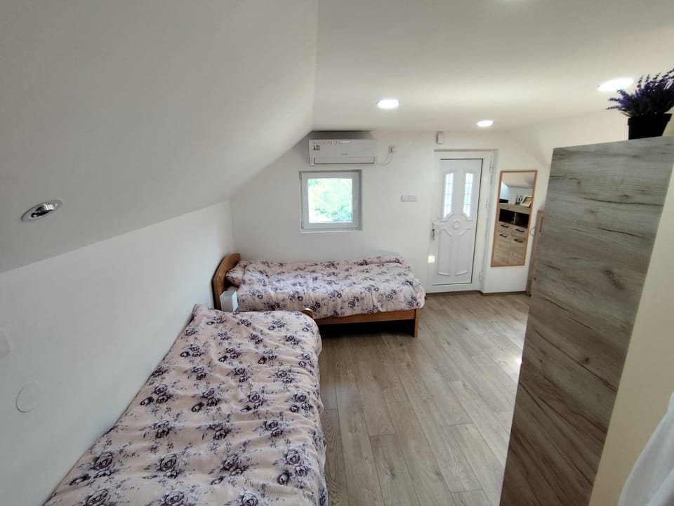 Bed, Photo of the whole room, Bedroom, wardrobe, air conditioner
