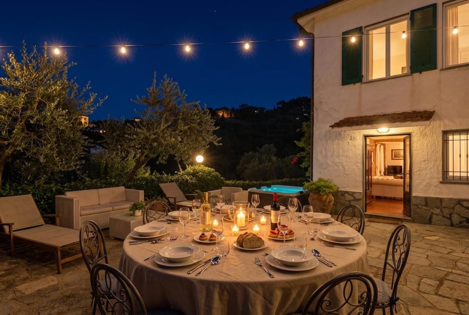 Villa with Pool e Jacuzzi Free Parking AC Villa in Rapallo