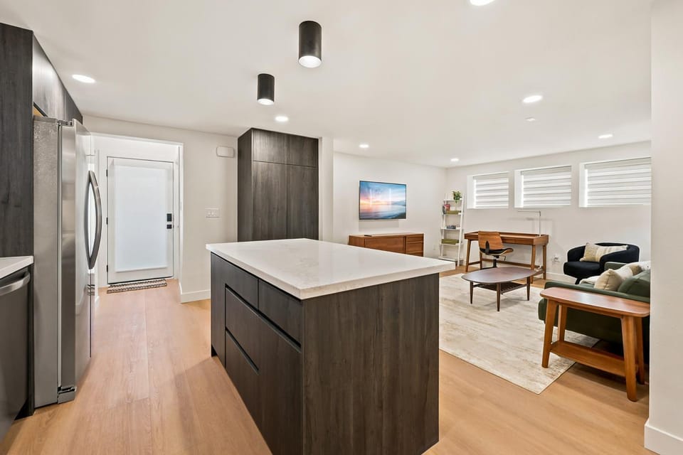 TV and multimedia, Kitchen or kitchenette, Dining area