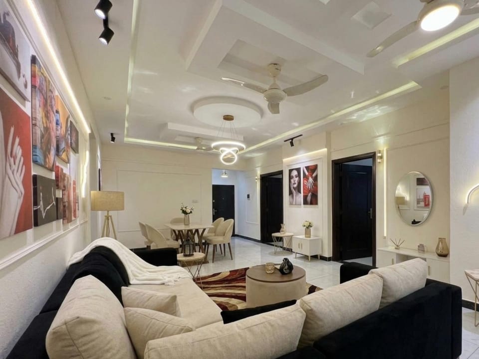 TV and multimedia, Living room, Seating area, Dining area, fireplace, air conditioner
