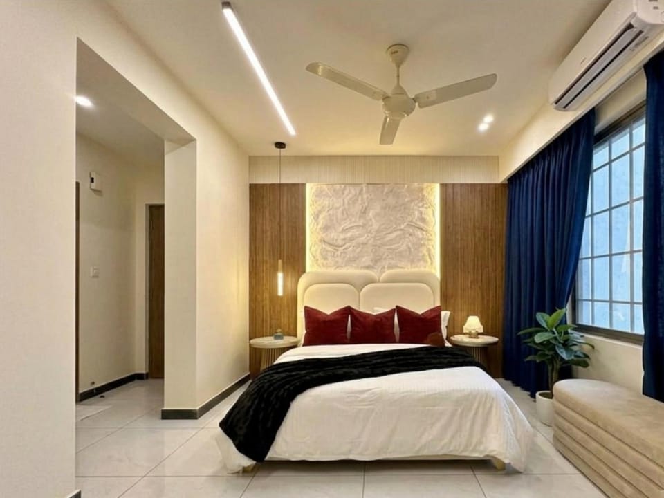 Bed, Photo of the whole room, Bedroom, fireplace