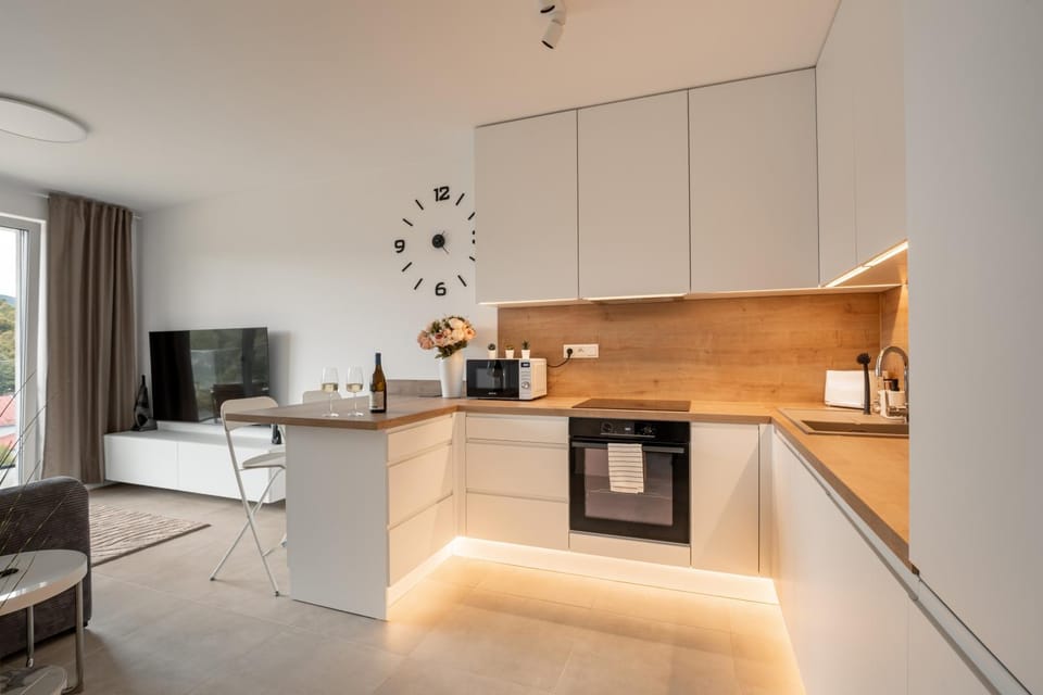 TV and multimedia, Kitchen or kitchenette, stove
