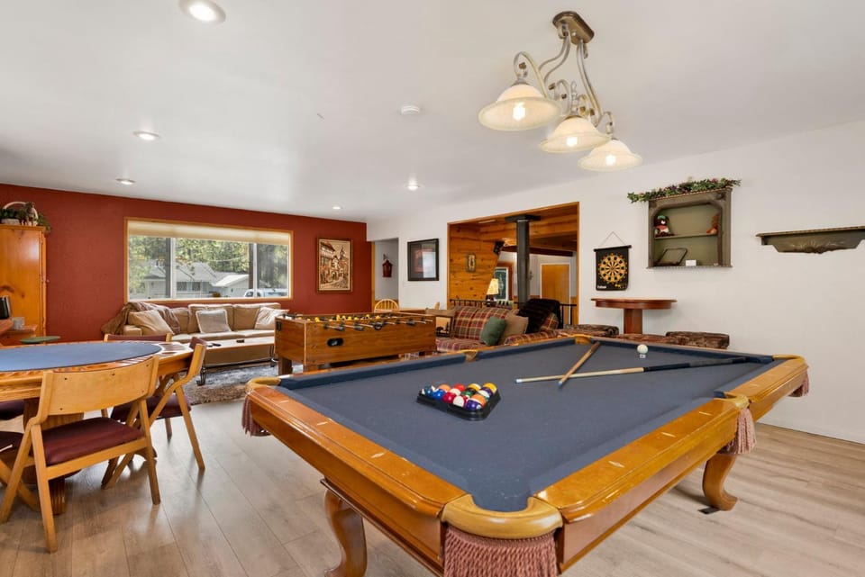 Mountain Getaway Near Snow Summit 4BR • 3.5BA • Game Room House in Big Bear