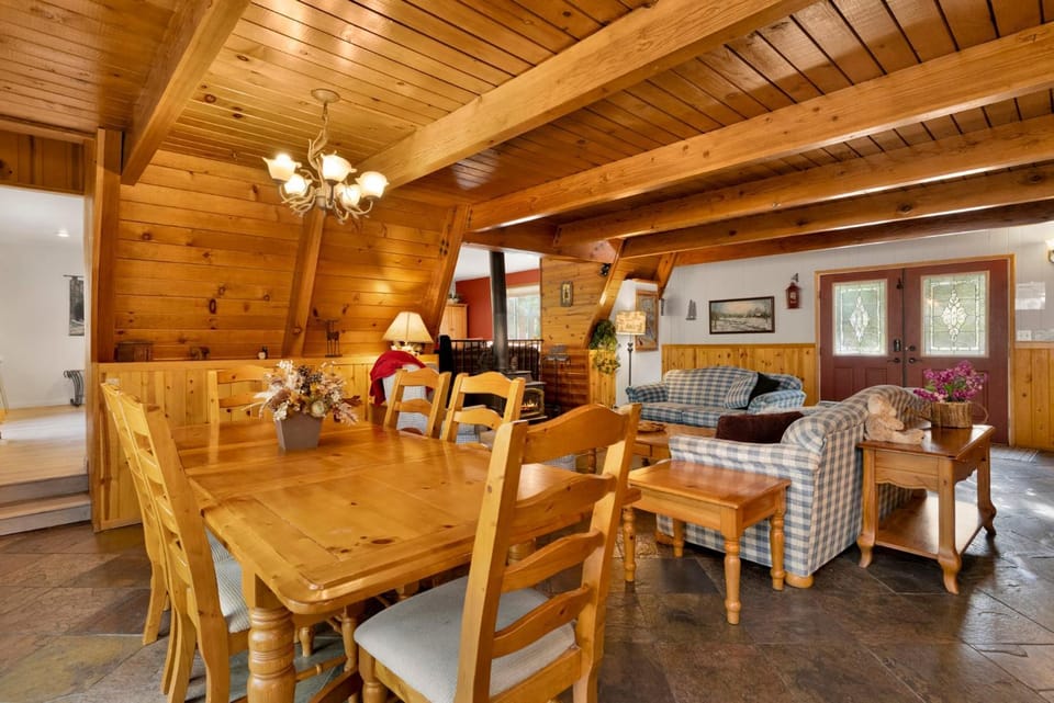Mountain Getaway Near Snow Summit 4BR • 3.5BA • Game Room House in Big Bear