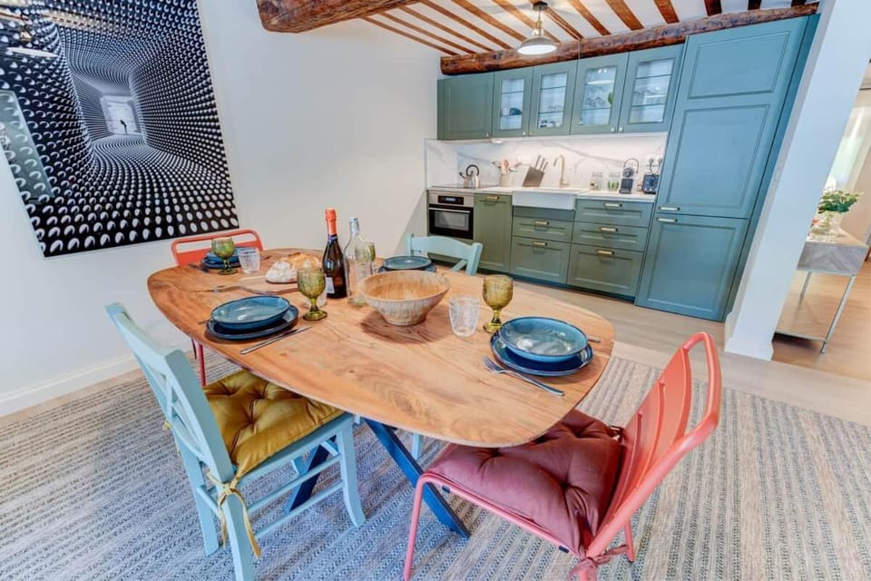 Kitchen or kitchenette, Dining area, Food