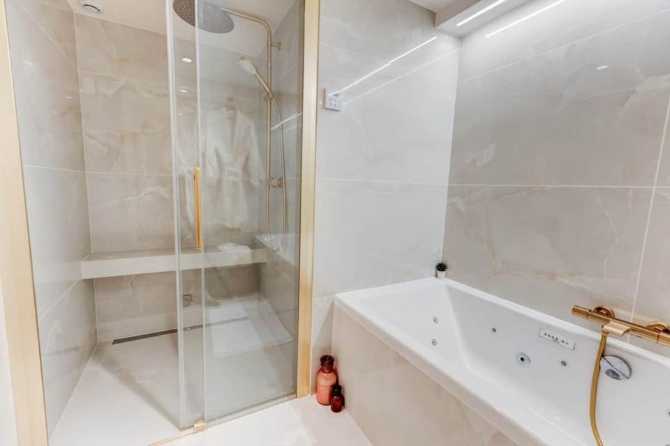Shower, Steam room, Bathroom, Bath