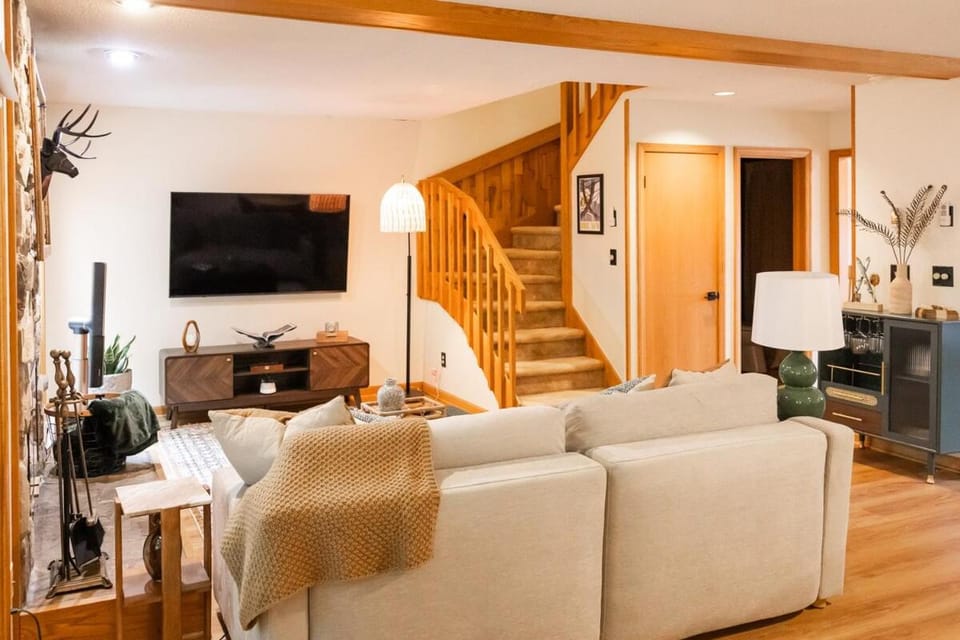 Modern Mountain Getaway 3BR 3BA - Canaan Valley House in Dry Fork