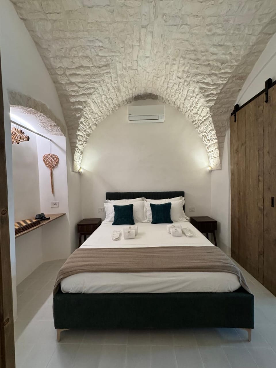 Bedroom, air conditioner