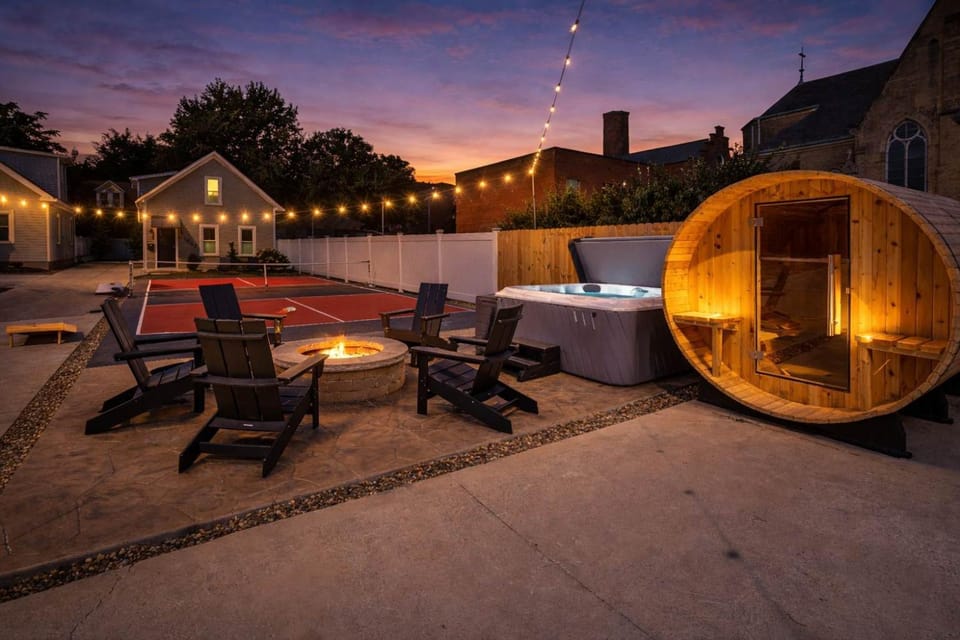 3 Homes Hot Tub Sauna & Pickleball Retreat House in Ohio City