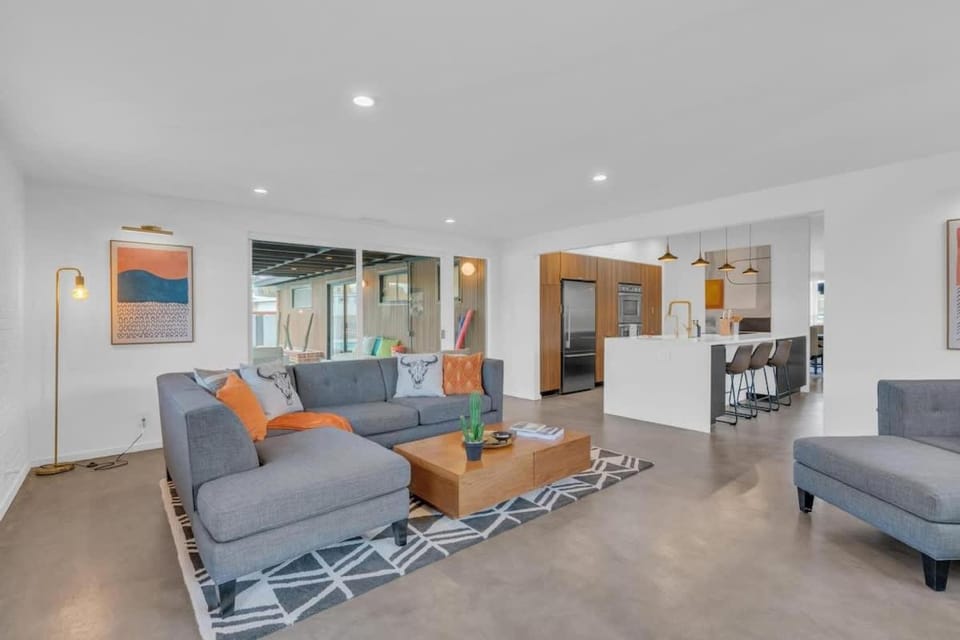 Mid-Century Desert Galore with Pool House in Catalina Foothills