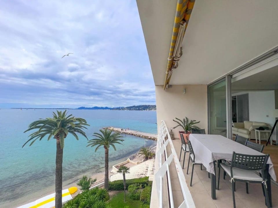 Eden Beach Apartment in Antibes