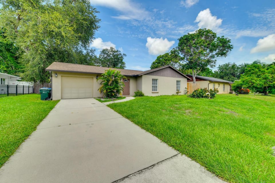 6 Mi to Dtwn! Centrally Located Sarasota Home House in Desoto Lakes