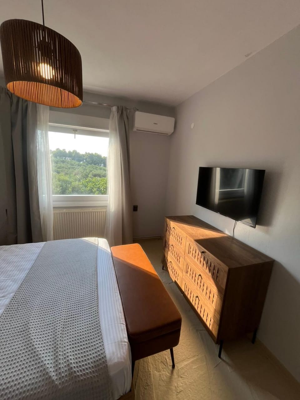 Bed, Bedroom, air conditioner