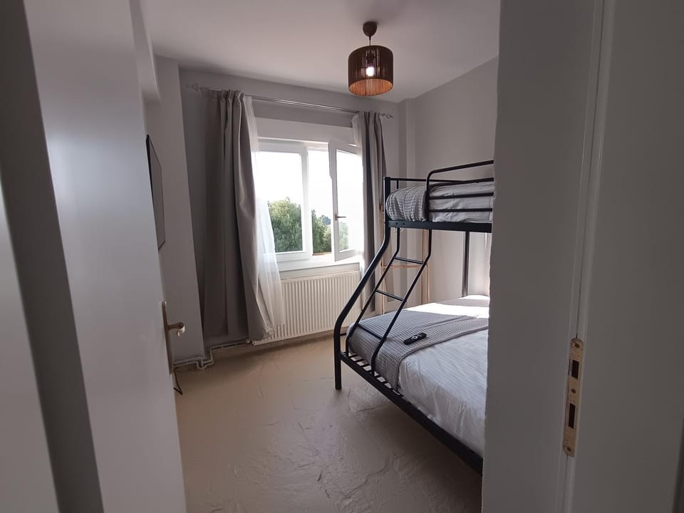 Bed, Photo of the whole room, Bedroom, bunk bed