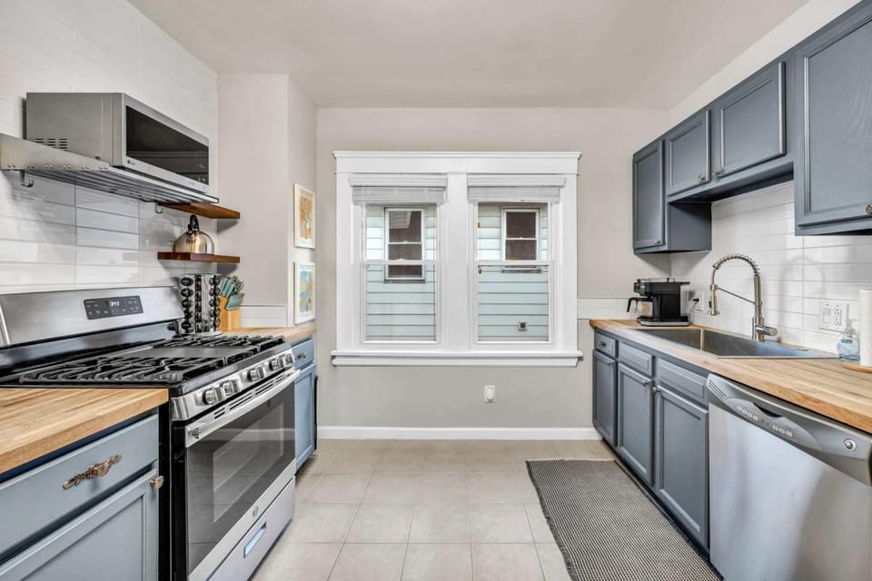 Cleveland Hideaway Near Beach & Restaurants House in Ohio City