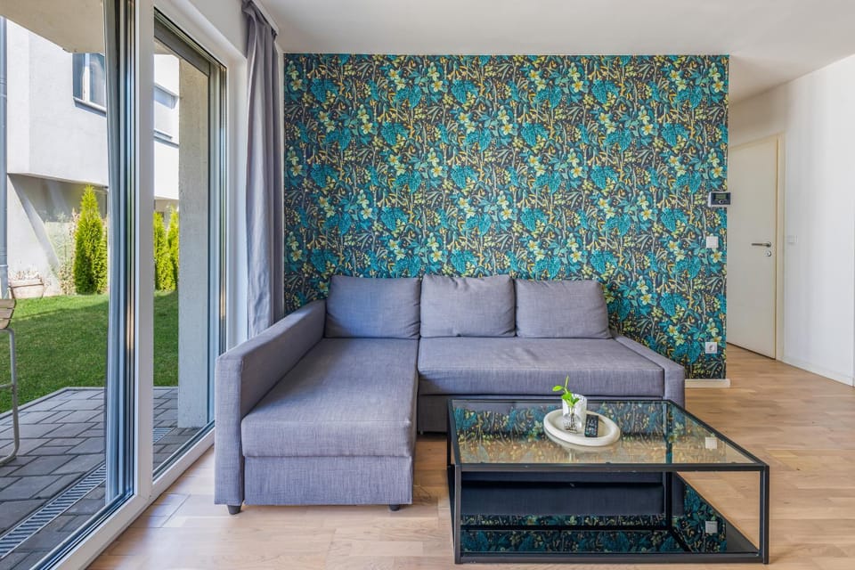Patio, Living room
