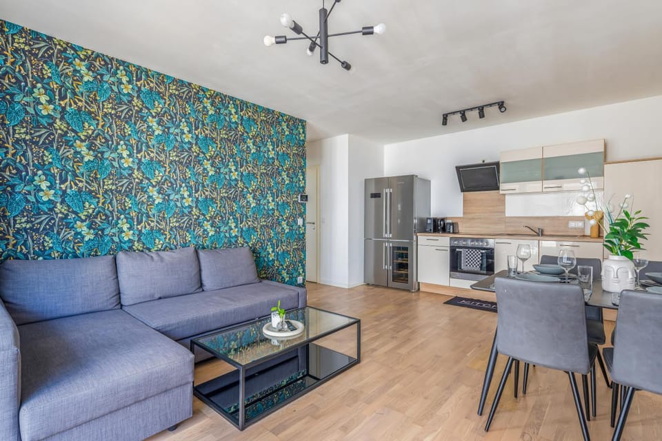 Kitchen or kitchenette, Living room, Seating area, stove