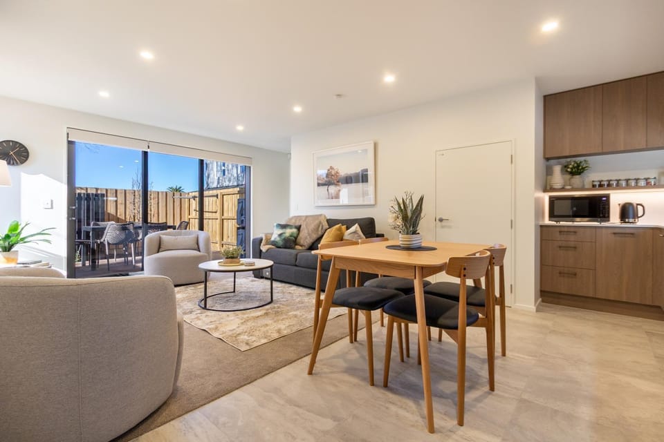Kitchen or kitchenette, Living room, Seating area, Dining area
