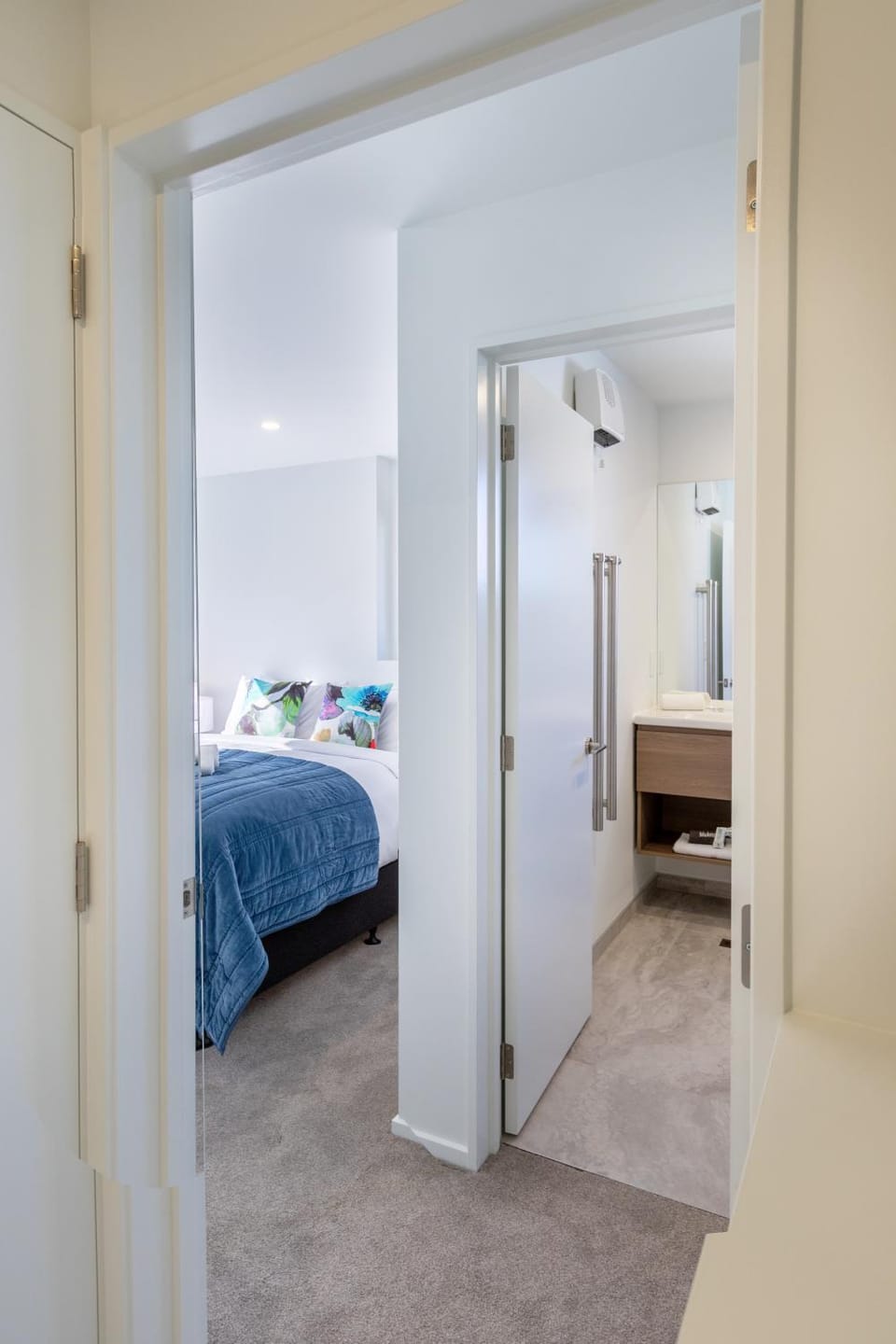Bed, Bathroom, Bedroom, towels
