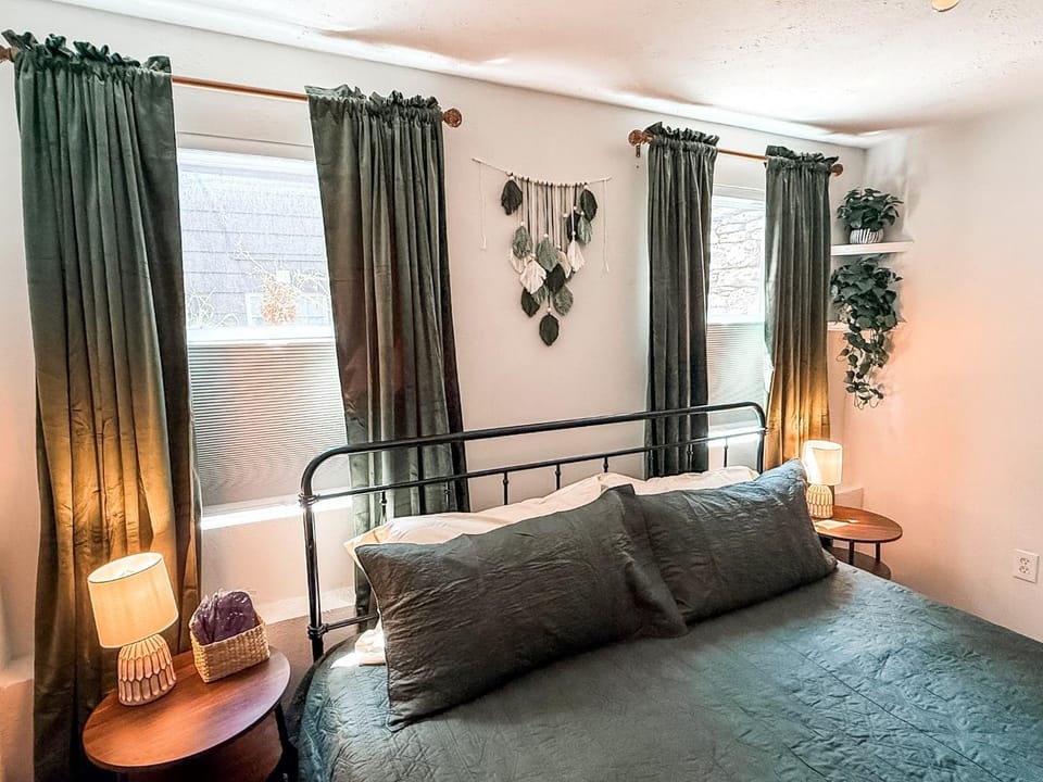 KC Hideaway: Walkable to Nelson, Streetcar & Plaza House in South Hyde Park