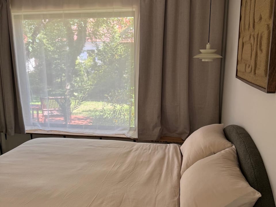 Bed, Garden view