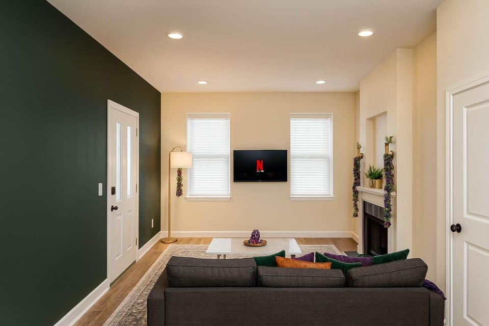 Soulard King 1BR w Washer & 370 Mbps Wi-Fi Apartment in Saint Louis