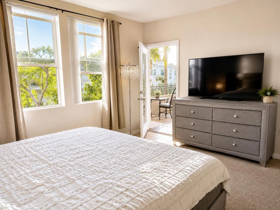 2 Bedroom 2 Baths Luxury Apartment Mirabella Beach Apartment in Marina del Rey