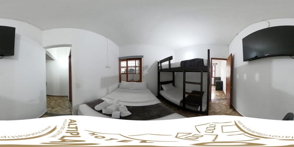 Bed, TV and multimedia, Photo of the whole room, Bedroom, towels