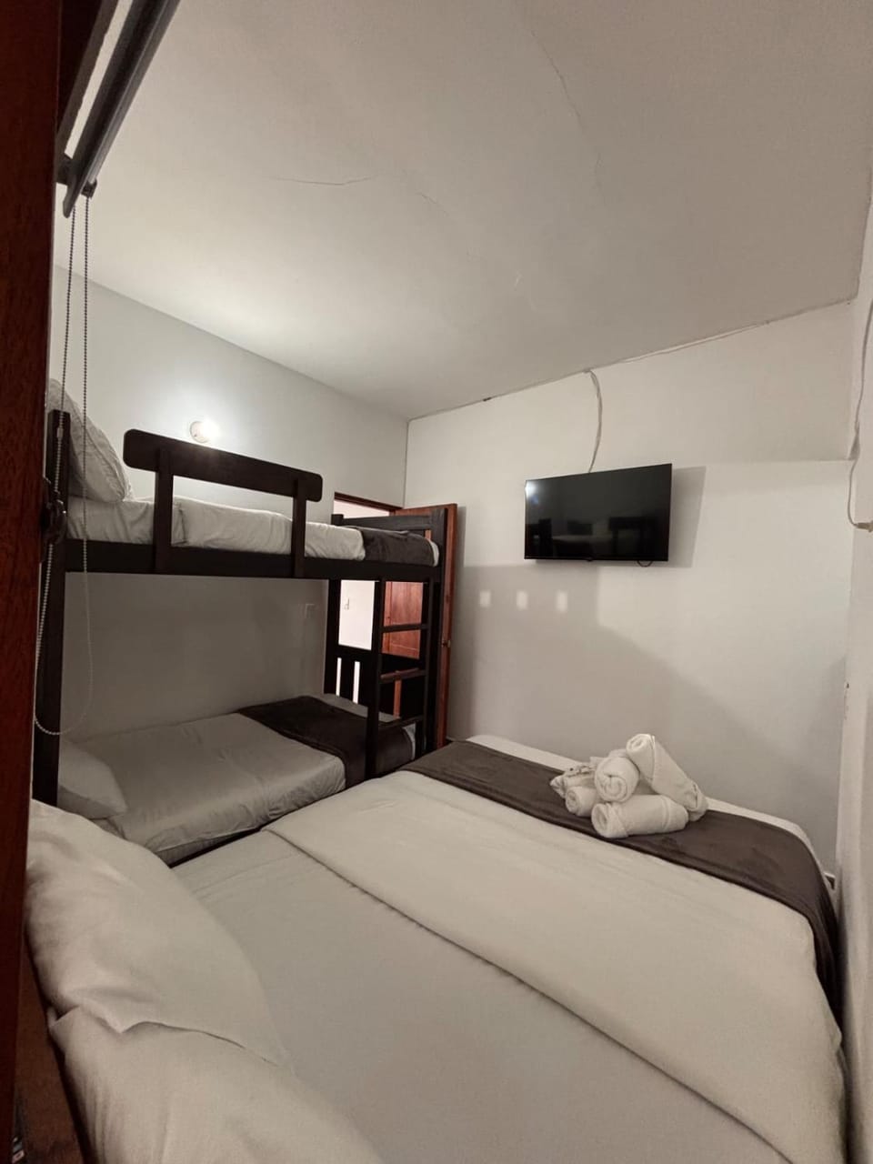 Communal lounge/ TV room, Bed, TV and multimedia, Photo of the whole room, Evening entertainment, Bedroom, bunk bed