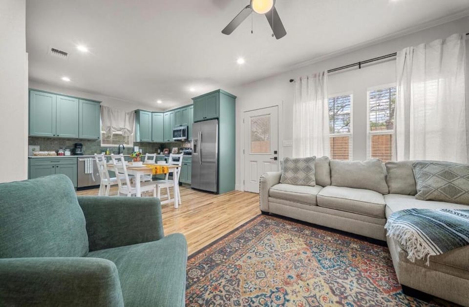 Kitchen or kitchenette, Living room, Dining area, oven