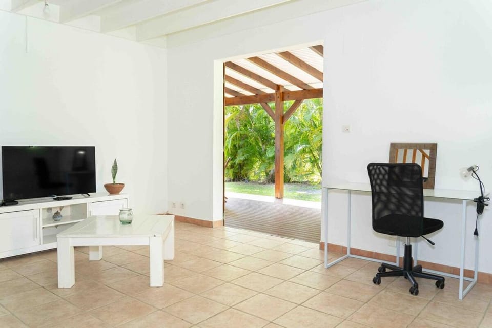 Villa Le Boursoie House in Les Abymes