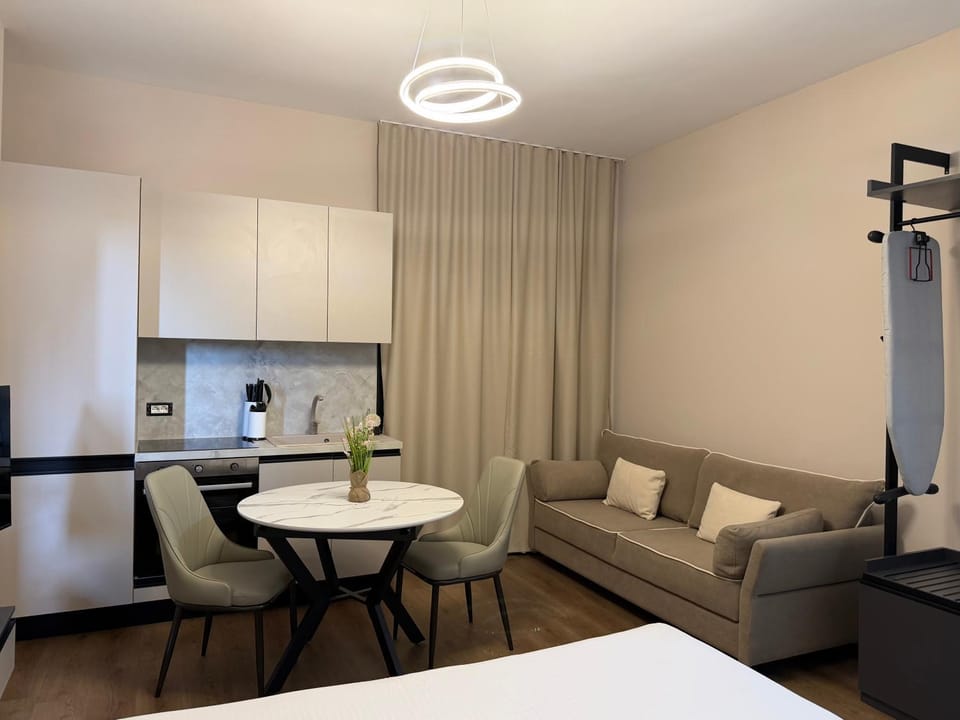 Kitchen or kitchenette, Seating area
