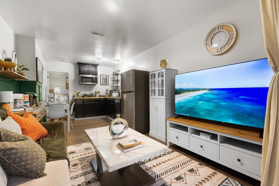 Entire Private Home with King Bed, Hot Tub, Parking, View, 1 Bedroom, 1 Bathroom, Available Now House in San Diego